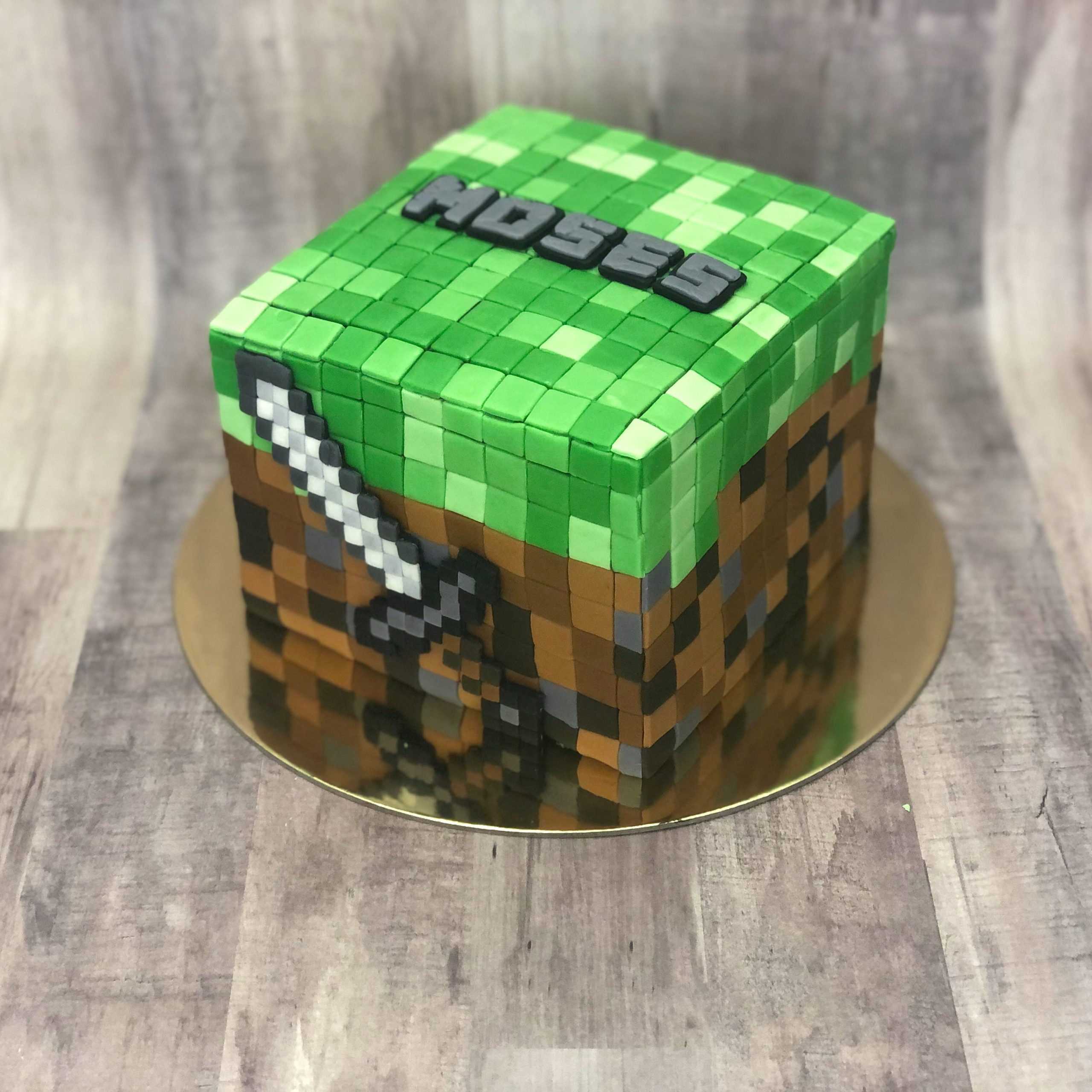 Crafting a Minecraft Cake: A Simple 5-Step Tutorial